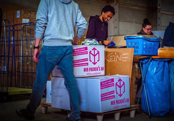 Spende deine Zeit & komm zu unseren Packtagen, Wir packen's an