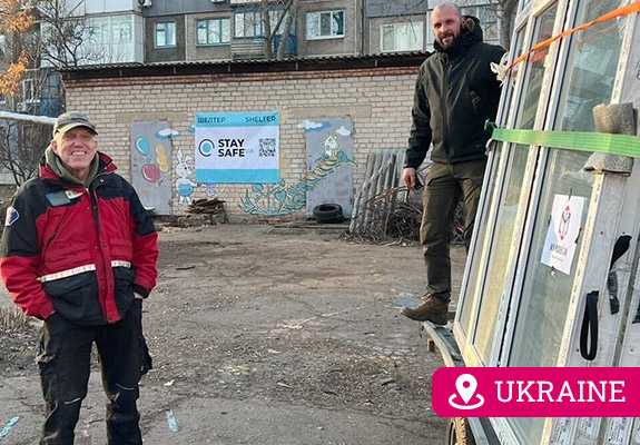 Neue Fenster für die Notunterkunft in der Ukraine – Wir packen's an