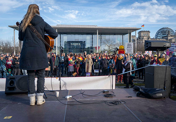 Kundgebung und Protestsingen, 22.2.2025 Berlin – Wir packen's an